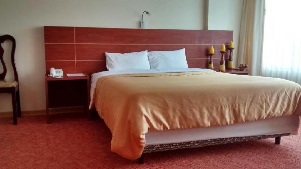 Hotel Flor De Los Andes Tulcán Extérieur photo