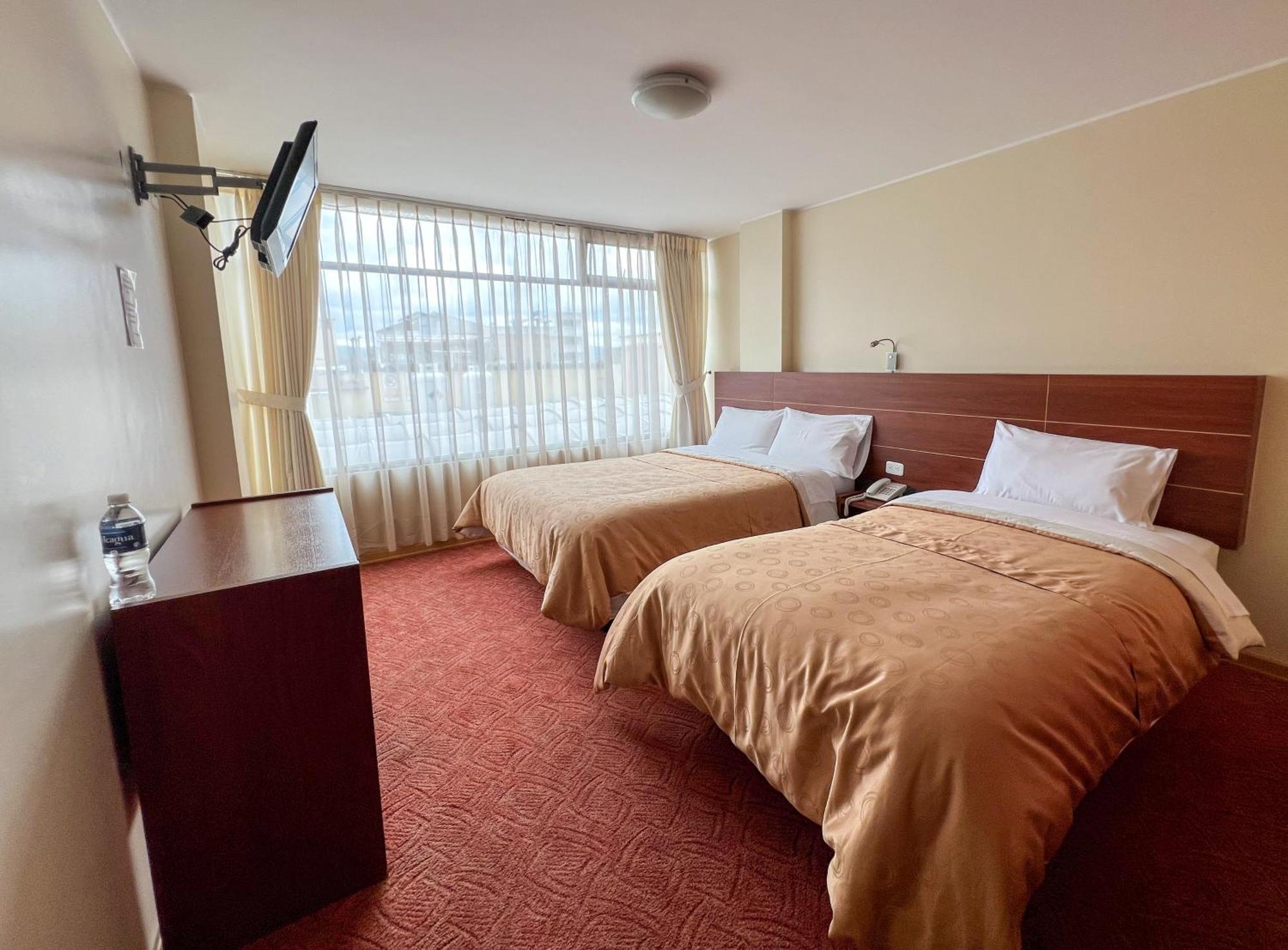 Hotel Flor De Los Andes Tulcán Extérieur photo