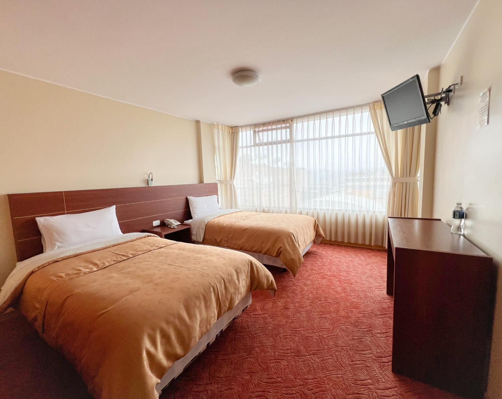 Hotel Flor De Los Andes Tulcán Extérieur photo